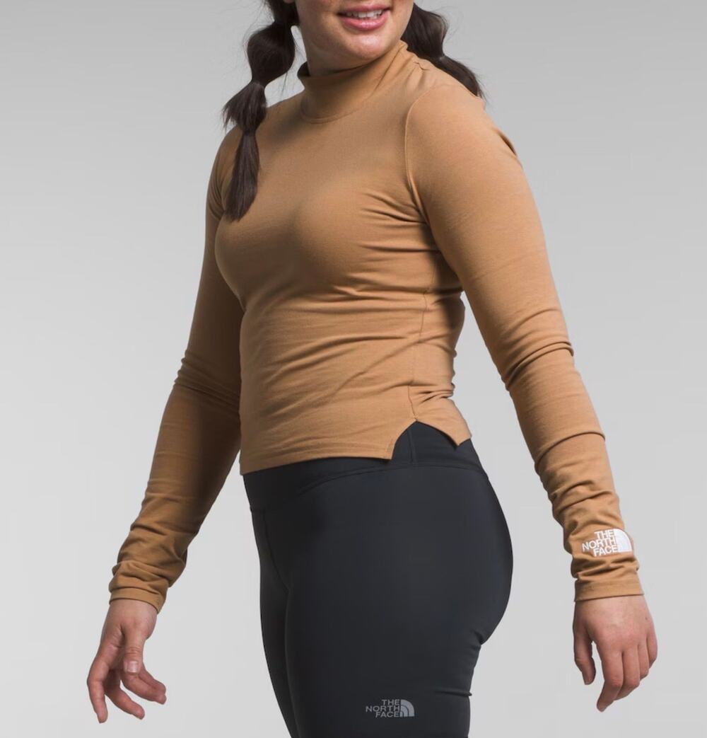 THE NORTH FACE WOMEN'S LONG SLEEVE EVOLUTION FITTED MOCK NECK
